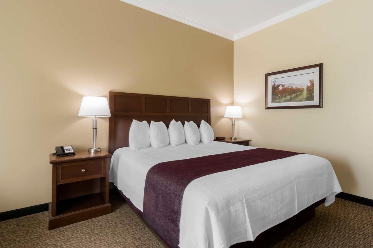 Best Western Plus Grapevine Inn Sunnyside Exterior foto